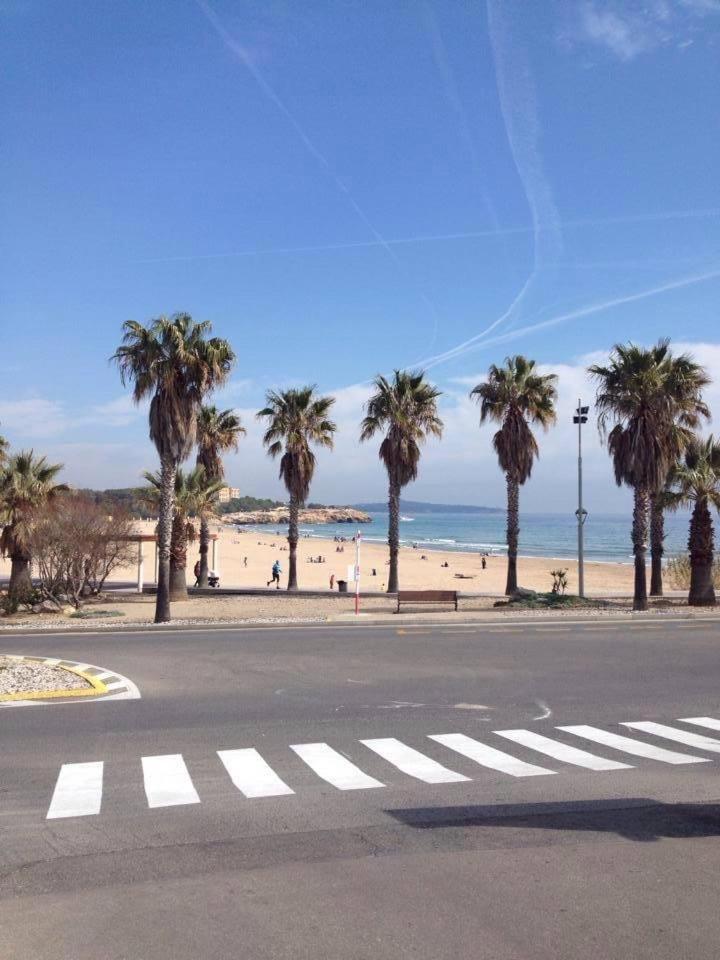 Apartment In Front Of Arrabassada Beach 타라고나 외부 사진
